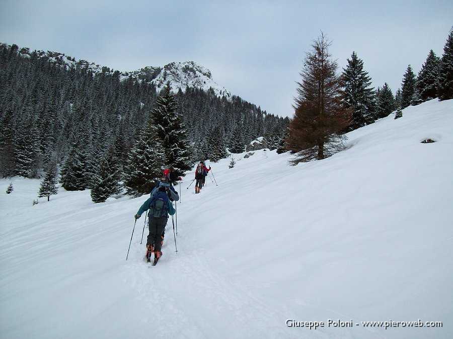 02 Salita verso il colletto di Corzene.jpg